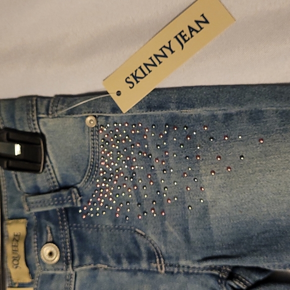 Toddler Girl Size 2T Squeeze Jeans. NWT - Picture 2 of 6